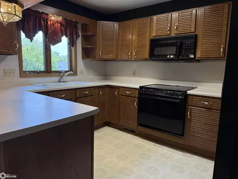 Kitchen - 409 E Valley Dr, Carroll, IA 51401 photo 2 of 3