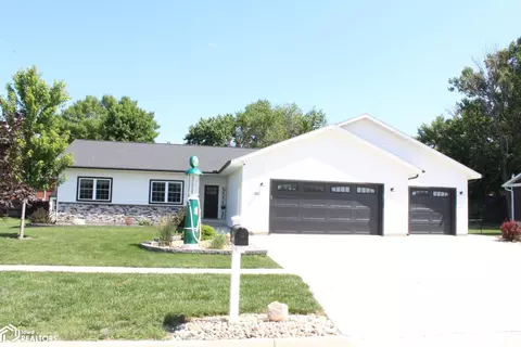 750 Pebblestone Ln, Garner, IA 50438