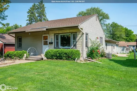 810 W 1st Ave, Indianola, IA 50125