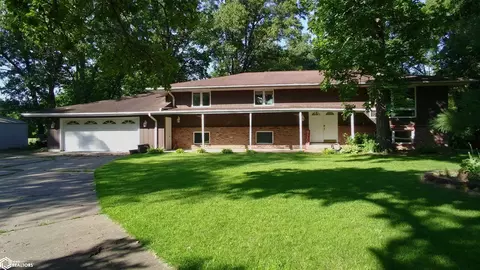 11779 Greenwood Dr, Burlington, IA 52601