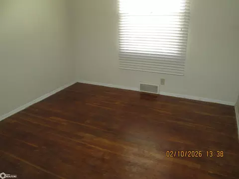 Bedroom - 611 E 18th St, Atlantic, IA 50022 photo 4 of 5