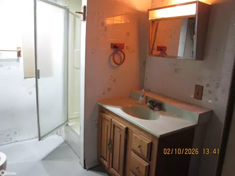 Bath - 611 E 18th St, Atlantic, IA 50022 photo 2 of 3
