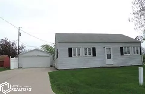 2745 Pickering Dr # D, Marshalltown, IA 50158