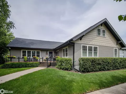 135 E B St, Forest City, IA 50436