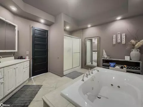 Bath - 409 5th St SW, Hampton, IA 50441 photo 2 of 4