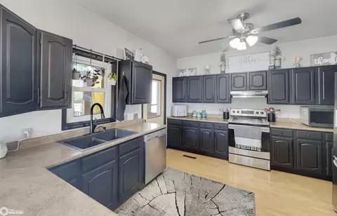Kitchen - 409 5th St SW, Hampton, IA 50441 photo 3 of 5