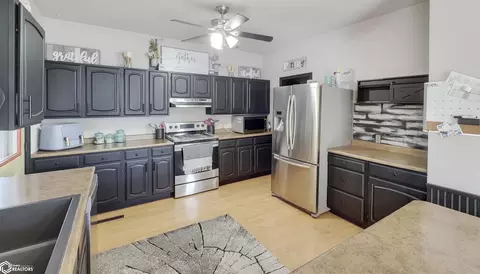 Kitchen - 409 5th St SW, Hampton, IA 50441 photo 2 of 5