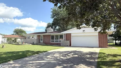 1713 4th St SW, Mason City, IA 50401