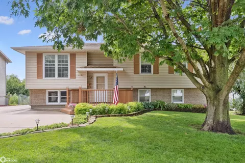 1326 Greenfield Dr, Marshalltown, IA 50158