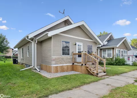 105 S 7th Ave, Marshalltown, IA 50158