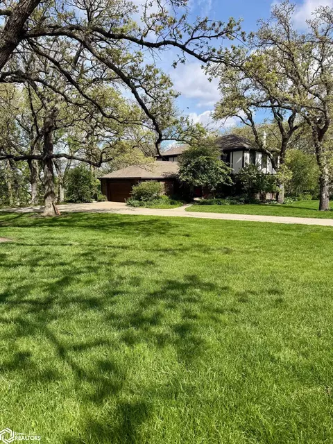 2822 Country Club Dr, Atlantic, IA 50022