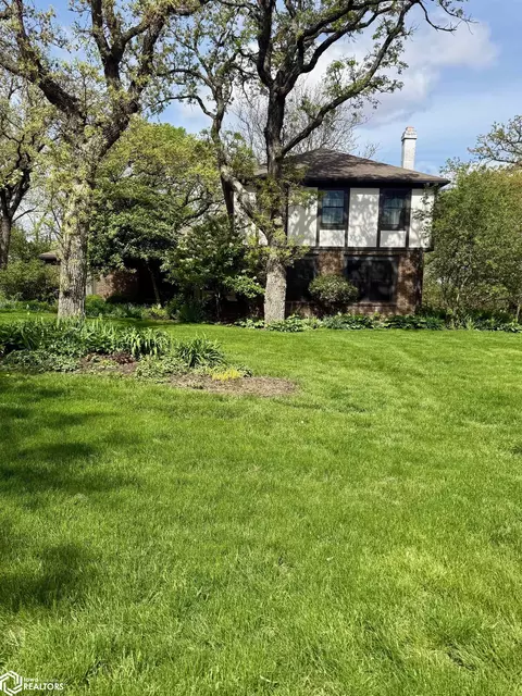 2822 Country Club Dr, Atlantic, IA 50022