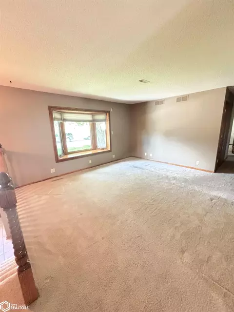 Living - 509 E Walnut St, Conrad, IA 50621 photo 2 of 3