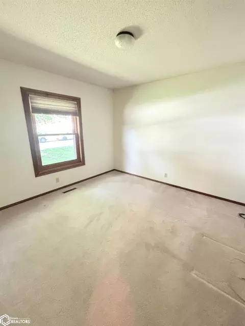 Bedroom - 509 E Walnut St, Conrad, IA 50621 photo 3 of 4