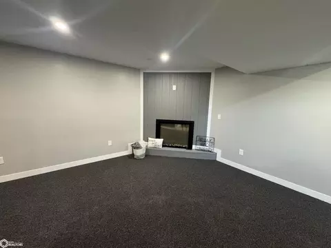 Living - 501 E Fair St, Centerville, IA 52544 photo 4 of 7