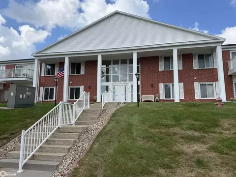 514 E Olive St #203, Marshalltown, IA 50158