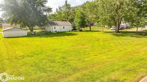 Exterior - 206 Selma St, Eldon, IA 52554 photo 3 of 4