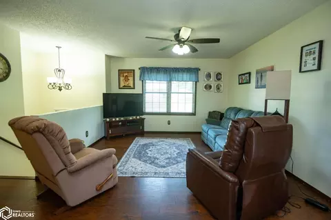 Living - 206 Selma St, Eldon, IA 52554 photo 2 of 3