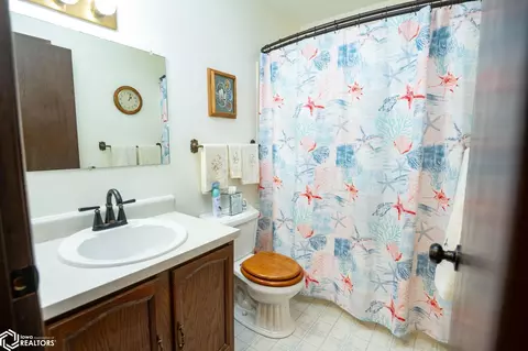 Bath - 206 Selma St, Eldon, IA 52554 photo 1 of 1