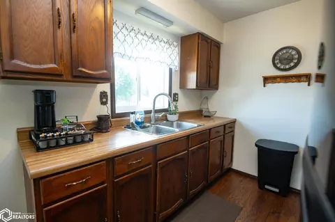 Kitchen - 206 Selma St, Eldon, IA 52554 photo 2 of 3