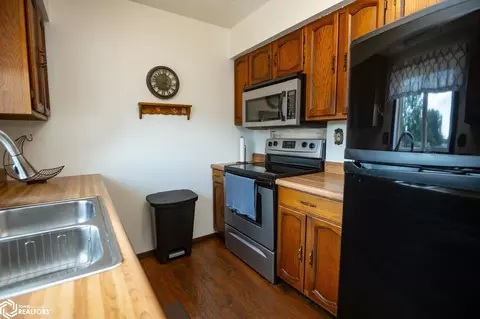 Kitchen - 206 Selma St, Eldon, IA 52554 photo 3 of 3