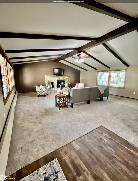 1810 N 8th St, Clear Lake, IA 50428