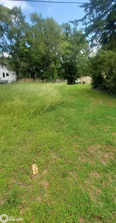 706 34th Pl, Fort Madison, IA 52627