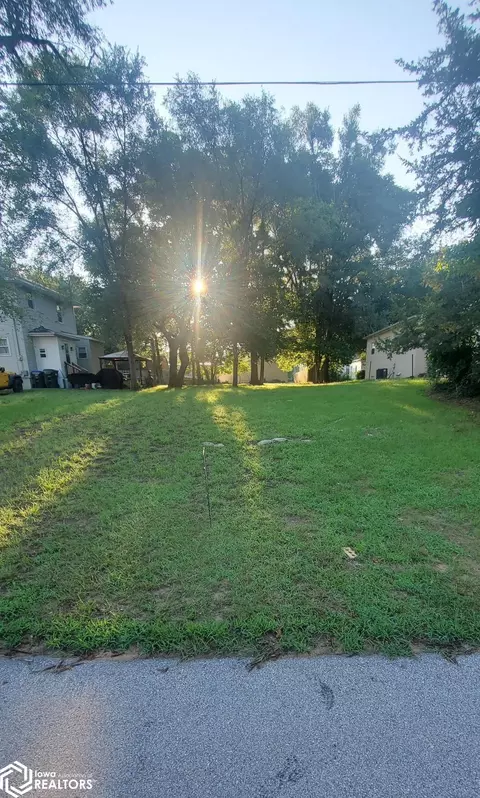 706 34th Pl, Fort Madison, IA 52627