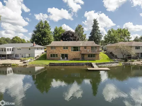 1726 Springview Dr, Mason City, IA 50401