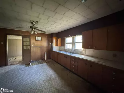 Kitchen - 204 Vine, Cincinnati, IA 52549 photo 1 of 2