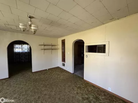 Living - 204 Vine, Cincinnati, IA 52549 photo 2 of 4