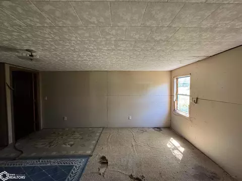 Living - 204 Vine, Cincinnati, IA 52549 photo 4 of 4
