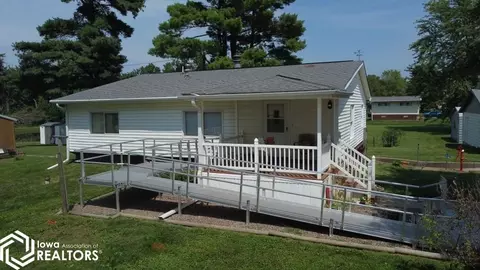 1905 Arthur Dr, Fort Madison, IA 52627