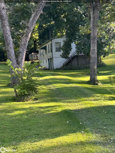 5152 Aurora Dr, Brooklyn, IA 52211