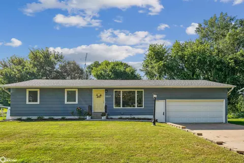2517 Reyclif Dr, Marshalltown, IA 50158