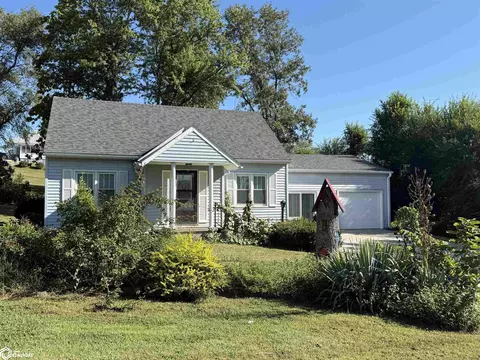208 13th St, Corning, IA 50841