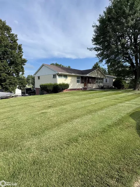 1007 N Maple St, Creston, IA 50801 photo 2