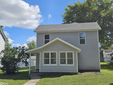 208 E Pearl St, Winfield, IA 52659
