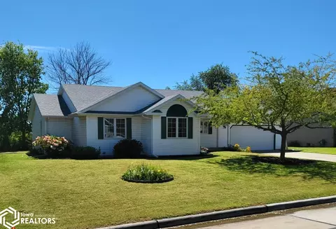 712 Oakwood Dr, Webster City, IA 50595