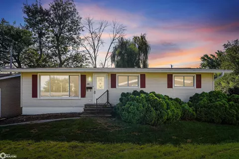 1108 Steves Ct, Marshalltown, IA 50158