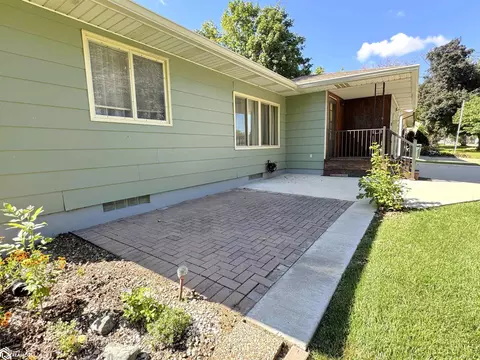 Exterior - 814 3rd St NW, Hampton, IA 50441 photo 3 of 3