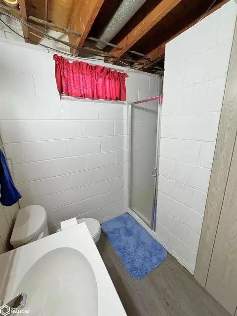 Bath - 814 3rd St NW, Hampton, IA 50441 photo 4 of 4