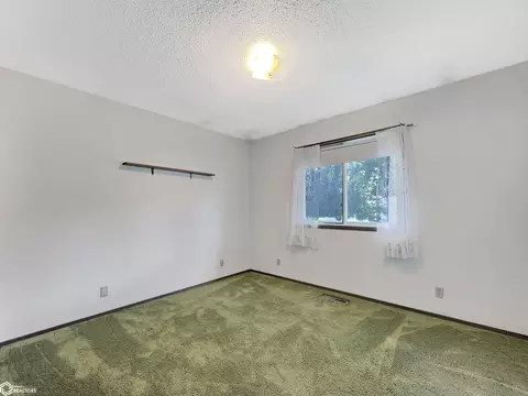 Bedroom - 814 3rd St NW, Hampton, IA 50441 photo 3 of 5