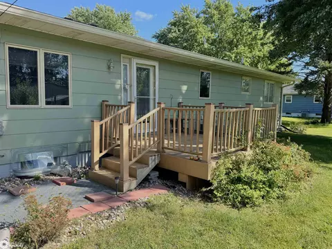 Exterior - 814 3rd St NW, Hampton, IA 50441 photo 1 of 3