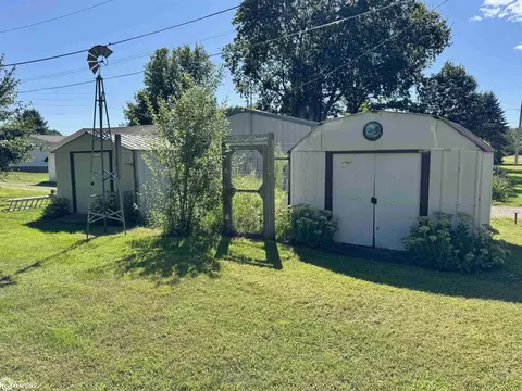 Exterior - 814 3rd St NW, Hampton, IA 50441 photo 2 of 3