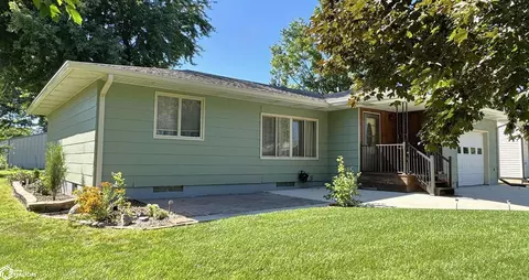 814 3rd St NW, Hampton, IA 50441