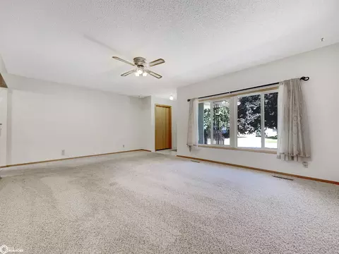 Living - 814 3rd St NW, Hampton, IA 50441 photo 4 of 7