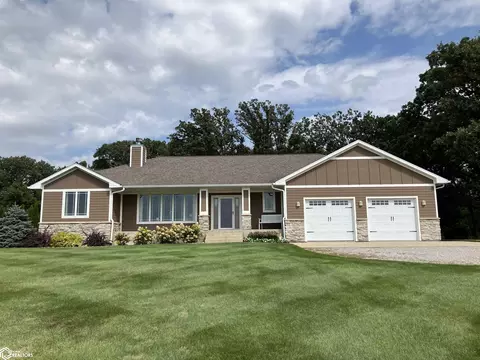 17661 Eagle Ave, Clear Lake, IA 50428