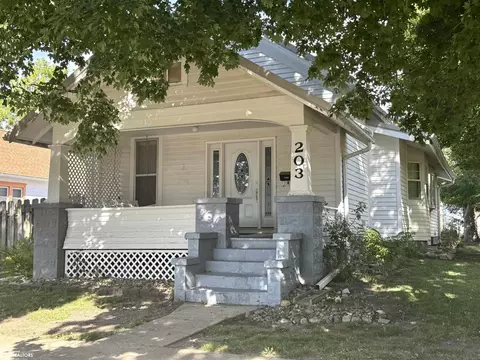 203 N Jarvis St, Creston, IA 50801