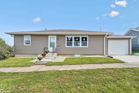 209 N 5th Ave, Marshalltown, IA 50158